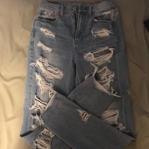 American Eagle ‘Mom Jeans’